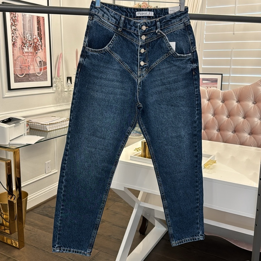 NWT HIGH RISE JEANS SIZE 8